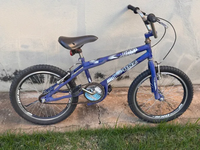 Bicicleta e moto elétrica infantil