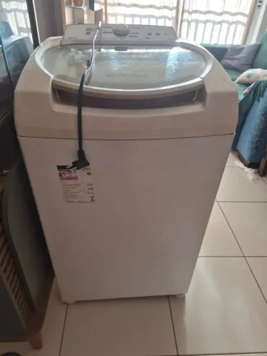 Vendo máquina de lavar 9kl. Pequeno vazamento se usar nível máximo de água. 