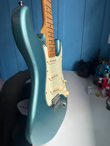 GUITARRA STRATO À VENDA!