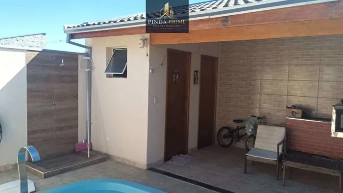 Casa com piscina no Condomínio Horizontes, com 2 dormitórios , 140m2, em Pindamonhangaba.