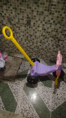 Vendo 1 bicicleta e 2 velocípede grande e pequeno