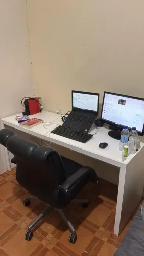 Vendo mesa e cadeira (entrego e montagem grátis)