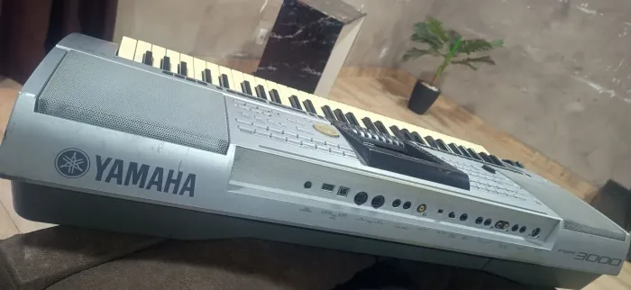 Teclado Yamaha psr 3000. Com defeito