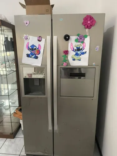 Geladeira,Cristaleira,mesa,fogão,armário para fogao,butijao,cama com bauduplo.