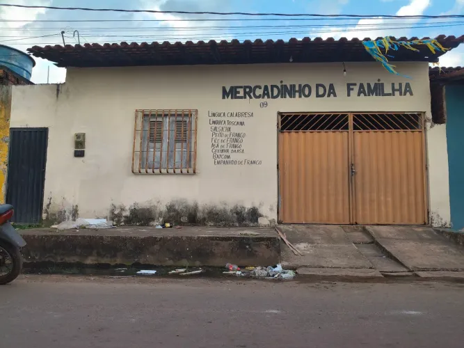 Casa bem localizada,com ponto comercial