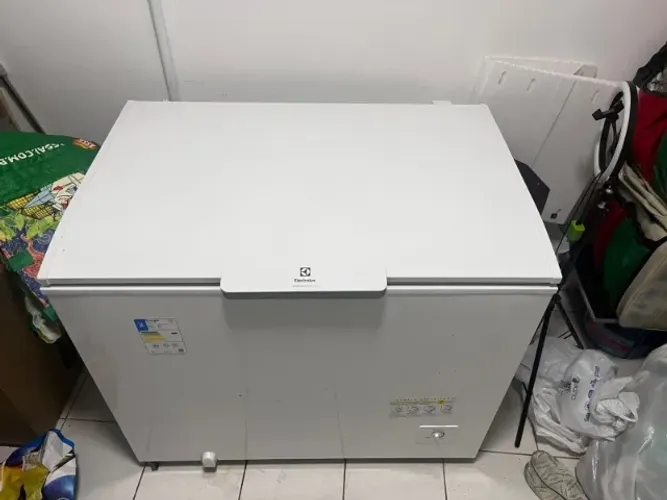 Freezer Horizontal Electrolux 314 Litros Degelo Manual Branco HI330 220V