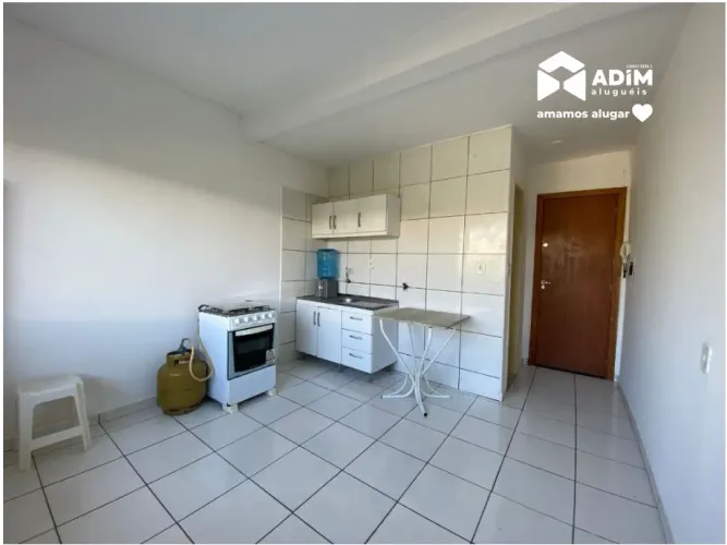 Aluguel Anual: Kitnet sem mobilia, localizada no Bairro dos Estados em Balneário Camboriú