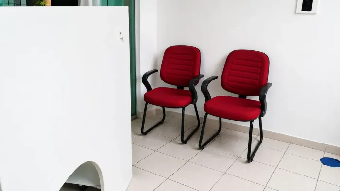 Mesa de escritório com 02 cadeiras