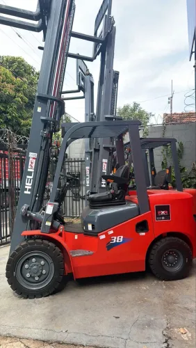 EMPILHADEIRA HELI CPCD 38 NOVA - 3,8 TON - R$ 99.000