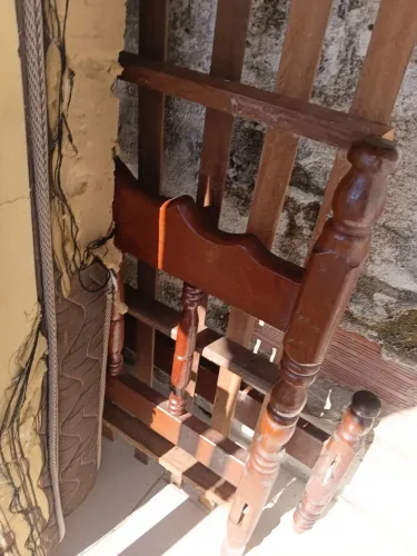 Cama de madeira pura