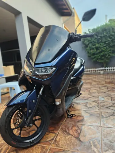 Nmax Azul 2021 revisada em concessionária 