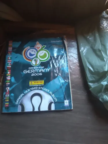Vendo álbum de figurinha da copa de 2006 faltando apenas 4 cartas..