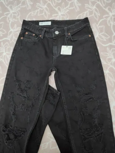 Calça jeans Zara destrói rasgada
