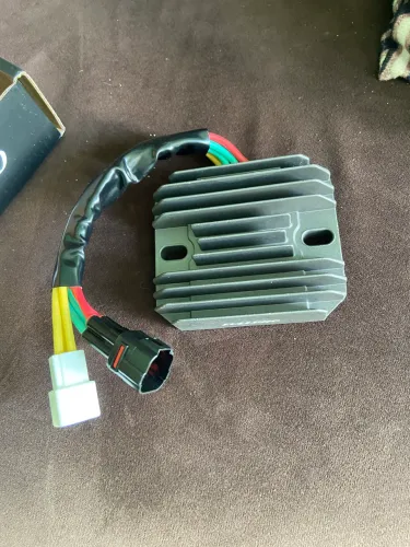 Vende-se um retificador de voltagem