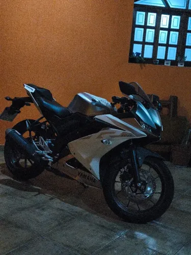 YZF R15 2026 branca