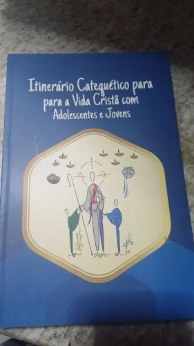 Vendo itinerário catequético crisma co.prado por engano. Novo nunca usado.