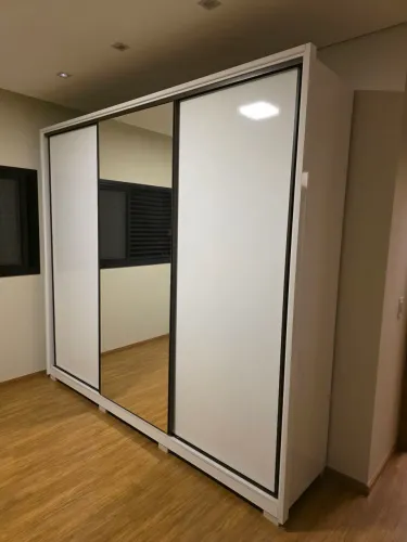 Guarda Roupa 3 portas de correr e com espelho