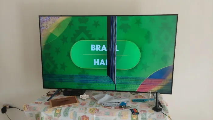 Tv 55 polegadas com a tela riscada ( funcionando)