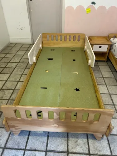 Cama ArqKids montessoriana de madeira