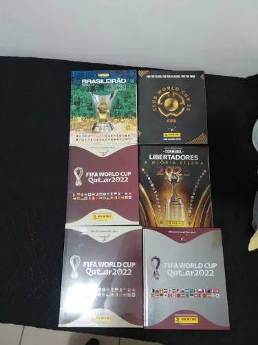 Lote de album de figurinhas de futebol