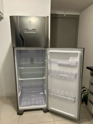 Geladeira/Refrigerador Electrolux Frost Free 310L em ótimo estado