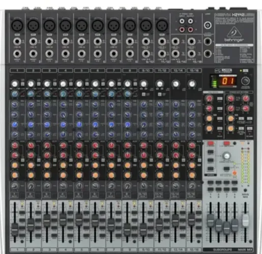 Mesa de som Behringer Xenix 2442 FX com CASE