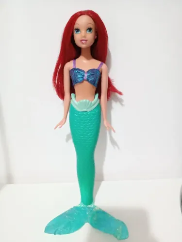 Boneca Ariel Mattel Disney (falha na maquiagem)