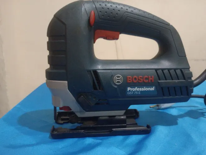 Vendo Serra tico-tico profissional Bosch voltagem 220