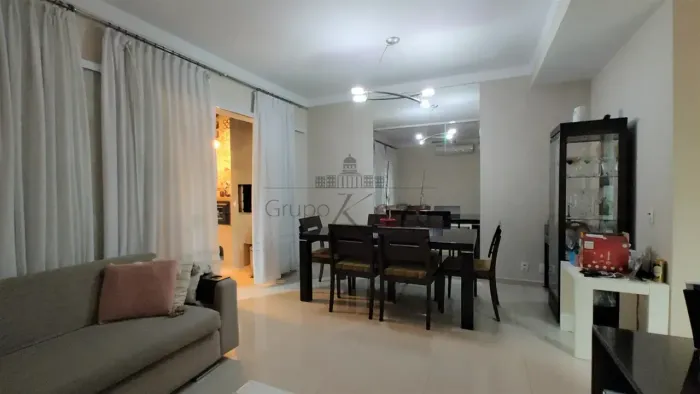 Oportunidade - Casa Sobrado - Condomínio das Palmeiras - São João - Jacareí - 3 Dormitório