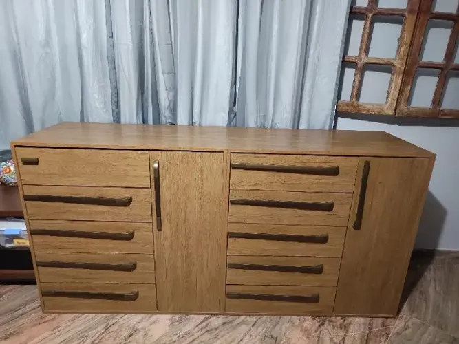 CÔMODAS COM GAVETA E ROUPEIRO