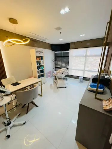 SALA COMERCIAL MOBILIADA PARA LOCAÇÃO NO CONDOMÍNIO NINO PLAZA - JUNDIAÍ/SP