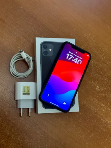iPhone 11 + Carregador