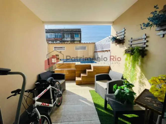 Casa duplex com 3 quartos e espaço gourmet em Vaz Lobo!