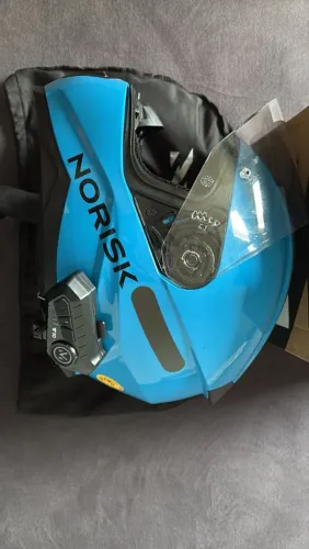Capacete norisk usado 5 vezes, já com telecomando 