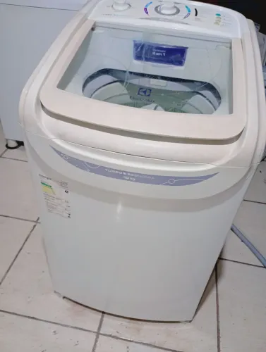 Ótima Eletrolux 220v 10 kilos