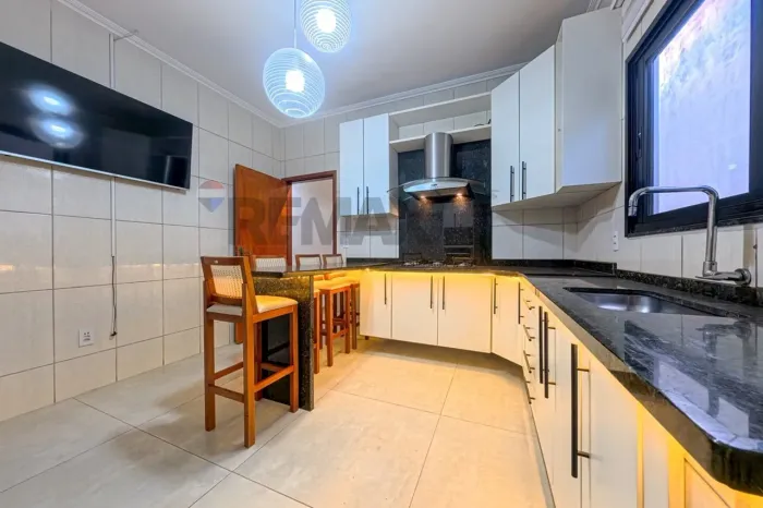 Casa à venda no bairro Parque das Árvores