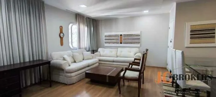 Apartamento mobiliado com 76m² de área útil, 2 dormitórios, (Sem suíte), 1 vaga