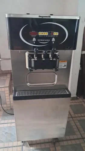 Máquina de sorvete e açaí 