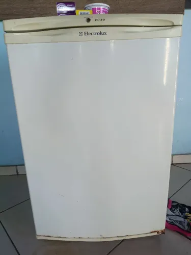 Vendo freezer ( mini geladeira) 