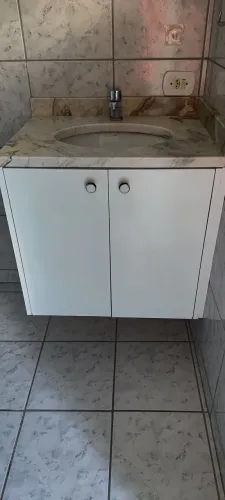 Armário para banheiro com tampo