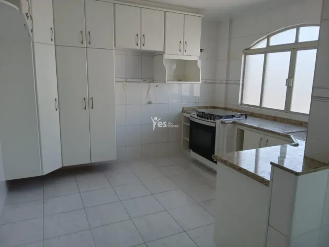 Amplo Apartamento de 250 m² 4 Dormitórios, 3 Vagas Cobertas Conforto e Exclusividade - C