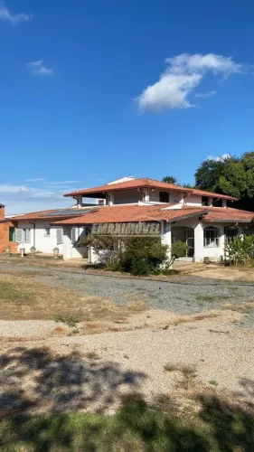 Casa com 10 Quartos para locação em Salto de Pirapora/SP