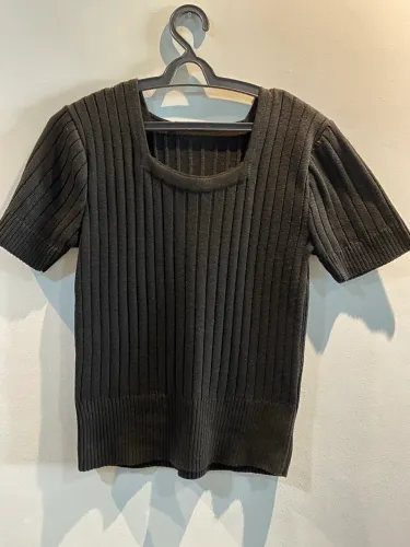 Blusa preta de tricô, gola quadrada, tamanho M, nova