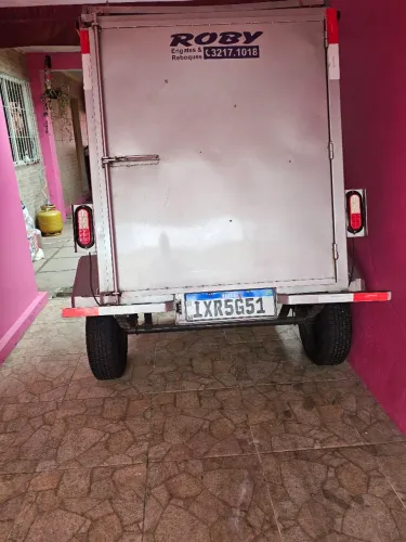 Carretinha fechada