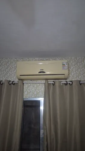 A ar-condicionado 9000 BTS funcionando só precisa de uma limpeza e o trocar o gás