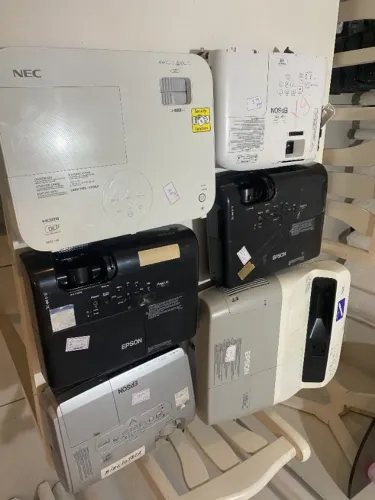LOTE 6 PROJETORES EPSON / NEC - PARA CONSERTO OU PEÇAS ? IDEAL PARA TÉCNICOS