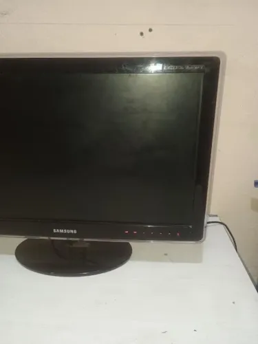 Monitor com defeito não aparece imagem