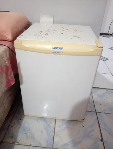 Frigobar Consul todo bom.