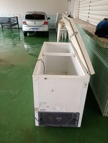 Frizer 2 tampas 510 litros semi novo  2000
