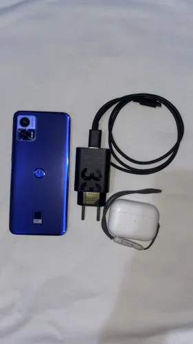 Moto Edge 30 Neo com carregador e fone Bluetooth 